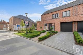 In het charmante dorpscentrum van Kemmel, het kloppend hart van Heuvelland, realiseren we een uniek woonproject bestaande uit drie...