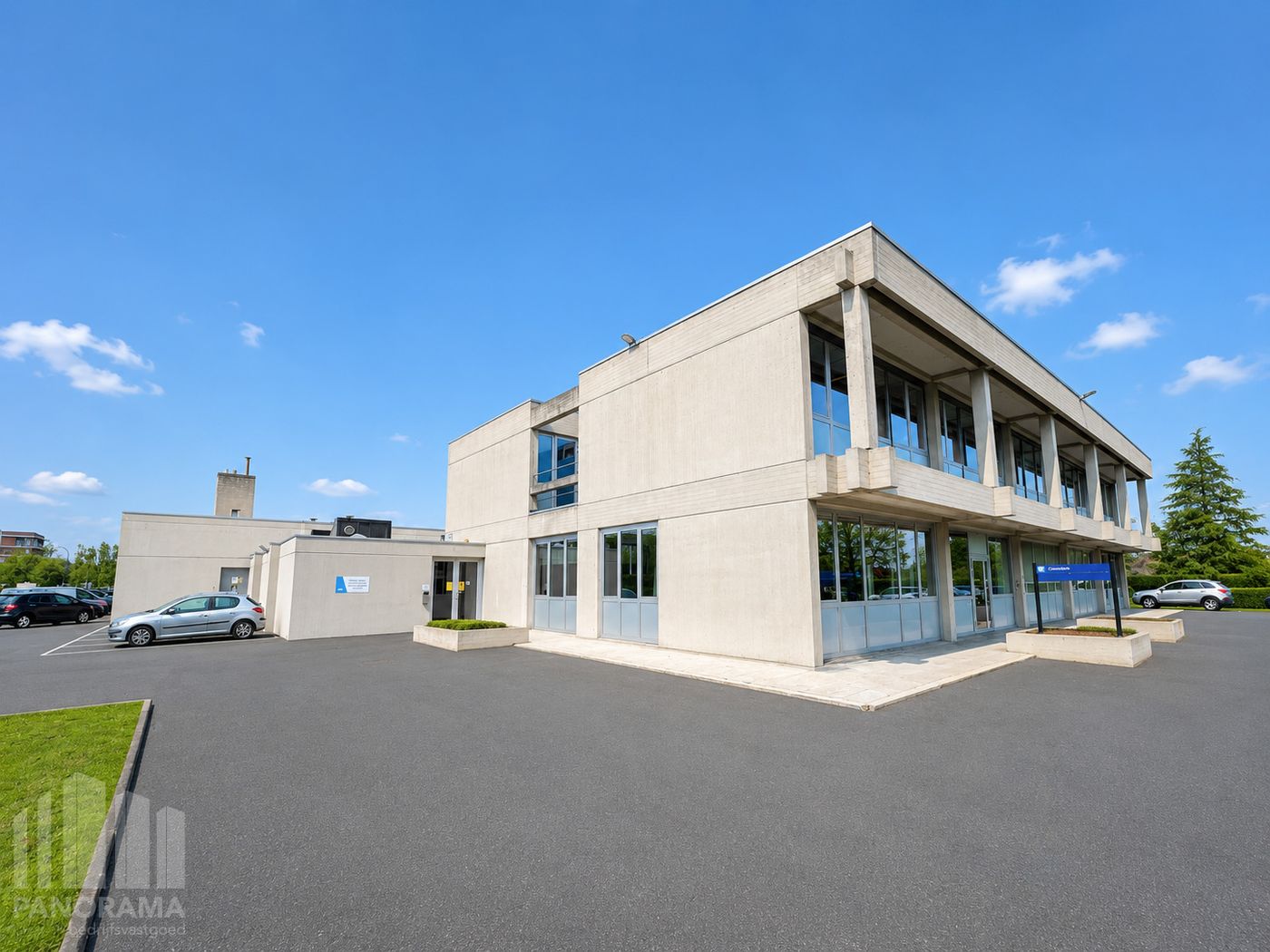 Ruime en functionele bedrijfssite met magazijn, kantoren en volledig verhard terrein - foto 5