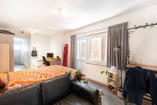 <p><span>Dit studentengebouw is gelegen in de Universiteitsbuurt van de Universiteit Antwerpen en omvat 4 studentenstudio's en 3 studentenkamers. </span></p><p><span> </span></p><p><span>De studentenstudio's beschikken over een eigen keuken en badkamer, de studentenkamers delen een keuken maar hebben wel hun eigen badkamer.</span></p><p><span> </span></p><p><span>Huuropbrengst voor academiejaar 2026-2027: €55.200/jaar.</span></p><p><span> </span></p><p><span>Voor meer informatie kan u steeds contact opnemen via hello@peppertree.be. </span></p><p><span> </span></p><p><span> </span></p>