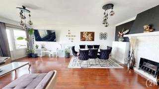 Faire offre à partir de 235 000 eurosTour virtuel: https://my.matterport.com/show/?m=bDif2LFKghLLumineux appartement d'environ 120 m² au 21ème...