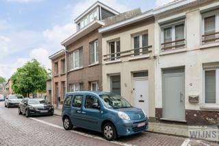 KORTE INLEIDINGIn een klein straatje in hartje Lier ligt deze kleine maar fijne woning die kan dienen als instapwoning of als investeringspand. Kom...