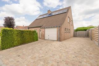 Welkom in deze moderne en energiezuinige open bebouwing, gelegen in de rustige Vlasstraat 62 te Sint-Baafs-Vijve (Wielsbeke). Een ideale...