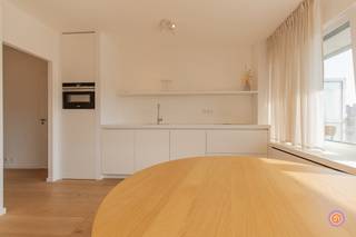 Vandaag nemen wij je mee naar een prachtig gerenoveerd appartement gelegen op een toplocatie in Antwerpen. Op wandelafstand vind je het Stadspark,...