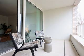 <p><span>In het hartje van Mortsel verrijst een gloednieuw stadsdeel het “Stadsterras”.</span></p><p><span>Het “Stadsterras van Mortsel” verbindt het centraal gelegen Gemeenteplein met het nieuwe stadspark Oude God en slaat zo een brug tussen park en stad.</span></p><p><span> </span></p><p><span>In het gebouw Gefion, grenzend aan het park, bevindt zich dit BEN (bijna energie neutraal) appartement met 2 slaapkamers.</span></p><p><span>Door de ligging op de hoek van het gebouw, geniet dit appartement van uitzonderlijk veel lichtinval.</span></p><p><span> </span></p><p><span>Hier woont u in een residentie, klaar voor de toekomst, dankzij:</span></p><p><span>- Zonnepanelen</span></p><p><span>- Thermische en akoestische isolatie</span></p><p><span>- Ventilatiesysteem type D</span></p><p><span>- Vloerverwarming</span></p><p><span>- Wandelafstand tot openbaar vervoer</span></p><p><span>- ...</span></p><p><span> </span></p><p><span>Ondergronds zijn er parkeerplaatsen, fietsenstallingen en bergingen.</span></p><p><span>Tegen het einde van dit jaar zullen de eerste bewoners arriveren.</span></p><p><span> </span></p><p><span>Benieuwd om de appartementen in dit project vanbinnen te bekijken?</span></p><p><span>Graag bieden wij u een bezoek aan op de werf, waar we u tevens het modelappartement kunnen laten zien.</span></p><p><span> </span></p><p><span>Maak nu een vrijblijvende afspraak met één van onze nieuwbouw experten via stadsterras@habicom.be of 03-449.42.41.</span></p><p><span>Verkoop onder het btw-stelsel.</span></p><p><span> </span></p>