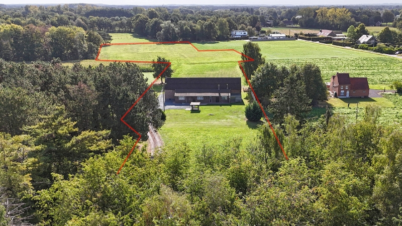 Hoeve van 300m² op 1 hectare 77 met achterliggende weiden - foto 1