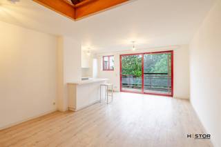 <p><span><span>Ben je op zoek naar een lichtrijk duplexappartement, op een centrale ligging in Temse? Dan is dit iets voor u! Het appartement bevindt zich op de 2e verdieping die u kan bereiken met de lift of de trap. U betreedt het appartement via de inkomhaldeur. Hier bereikt u de grote leefruimte die tal van mogelijkheden biedt. Hiernaast is er de open keuken die voorzien is van alle toestellen. Op dit verdiep bereiken we de badkamer met lavabo en inloopdouche. Hiernaast is de eerste slaapkamer voorzien. Het appartement beschikt over 3 slaapkamers. Op de tweede verdieping bevinden zich 2 slaapkamers. Via de laatste slaapkamer is er een trapluik, dat je toegang geeft tot het zolder gedeelte. De zolder dient als opslagplaats. Aan de achterzijde van het gebouw is er privé terras aanwezig. Alle troeven nog even op een rijtje: - instapklaar - 3 slaapkamers - terras aanwezig - vlotte verbindingen - dichtbij scholen, winkels en openbaar vervoer Interesse? Contacteer mij vandaag nog op emanuel.durinck@immo-zone.be of  via 0486 03 00 10.</span></span></p>