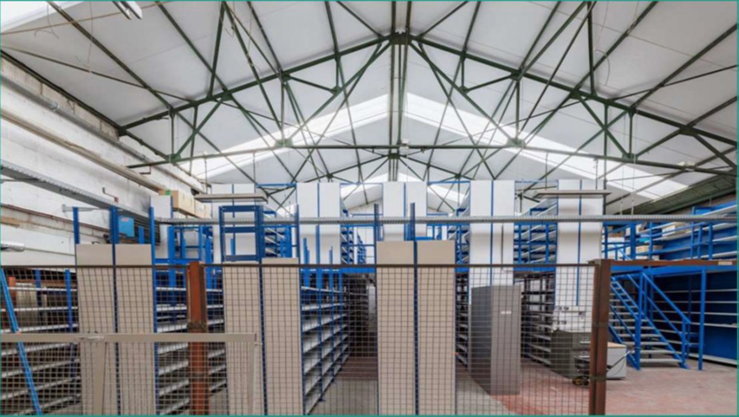 Magazijn met kantoor te huur - foto 2