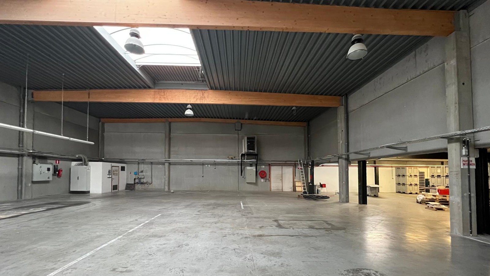 Magazijn 800 m² met bijhorende kantoorruimte (+/- 170 m²) te huur in Gavere - photo 4