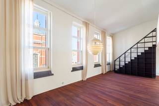 Exclusieve loft in het Groen Kwartier, gelegen op de voormalige site van het Militair Hospitaal — een oase van rust midden in de stad, met...