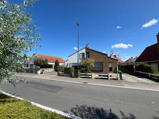 PROJECTGROND - 2 te renoveren koppelvilla's RESIDENTIEEL gelegen tussen het ZOUTE en KNOKKE. UNIEK aanbod!