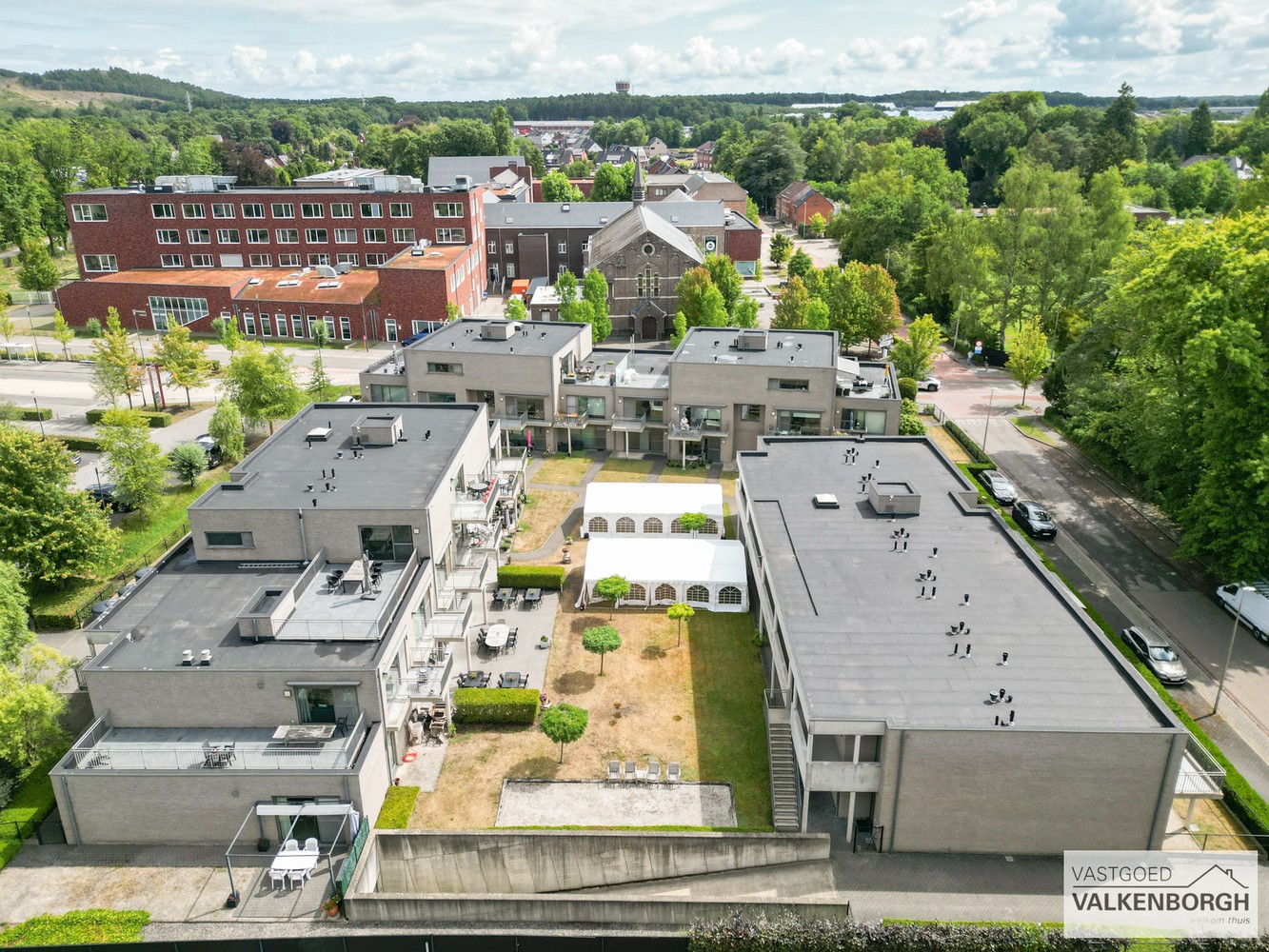 Zorgeloze investering: instapklare penthouse-serviceflat met terras en parking in Heusden-Zolder. - foto 5