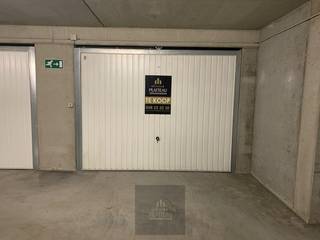Large garage box with automatic door located on level -1 of the Vivaldi residence, centrally located on Elisalaan in Nieuwpoort-Bad...