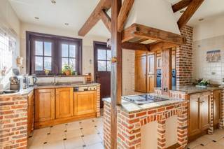 Exclusieve villa op uitzonderlijk domein met vijver in Bonheiden.Langs de Weynesbaan 106 te Bonheiden bevindt zich deze ruime en karaktervolle villa,...