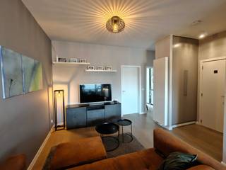 Ontdek dit charmante appartement op de eerste verdieping – ideaal gelegen en boordevol troeven!<br /><br />KIJKDAGEN : Zondag 1 februari en woensdag 4 februari<br />https://tekoopboechout.com/<br /><br />Dit instapklare appartement combineert comfort met een uitzonderlijke ligging. Op wandelafstand vind je maar liefst twee supermarkten, diverse scholen en gezellige bakkers. Alles wat je nodig hebt, ligt letterlijk om de hoek!<br /><br />Troeven die het verschil maken:<br /><br />🌿 Privétuin van 84 m² – een zeldzame luxe voor een appartement, perfect om te ontspannen, tuinieren of te genieten van zonnige dagen.<br />📦 Privé kelderruimte – extra opslagruimte altijd binnen handbereik.<br />🍽️ Volledig afgewerkte keuken – start meteen met koken in een moderne, praktische keuken.<br />🚪 Ingebouwde halkast – slimme opbergruimte en een nette inkom.<br />🅿️ Ruime parkeergelegenheid – altijd vlot parkeren, zonder stress.<br />📍Centrale locatie - 1km van Hove centrum en Boechout centrum<br /><br />Dit appartement biedt het beste van twee werelden: rustig wonen met alle faciliteiten vlakbij. Ideaal voor starters, jonge gezinnen of wie op zoek is naar een comfortabele, goed gelegen woonst.<br /><br />Klaar om dit pareltje te ontdekken?<br />Laat het niet aan je voorbijgaan!<br /><br />Contact : hovesesteenweg@hotmail.com<br />0456/91.24.94