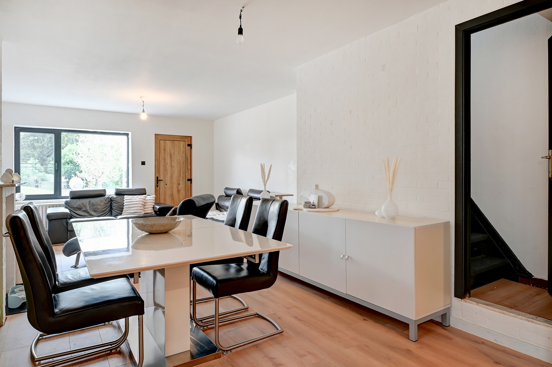 Instapklare, gerenoveerde woning (165 m²) met 2 slaapkamers (mogelijkheid tot 3), veranda en dubbele garage. - foto 5