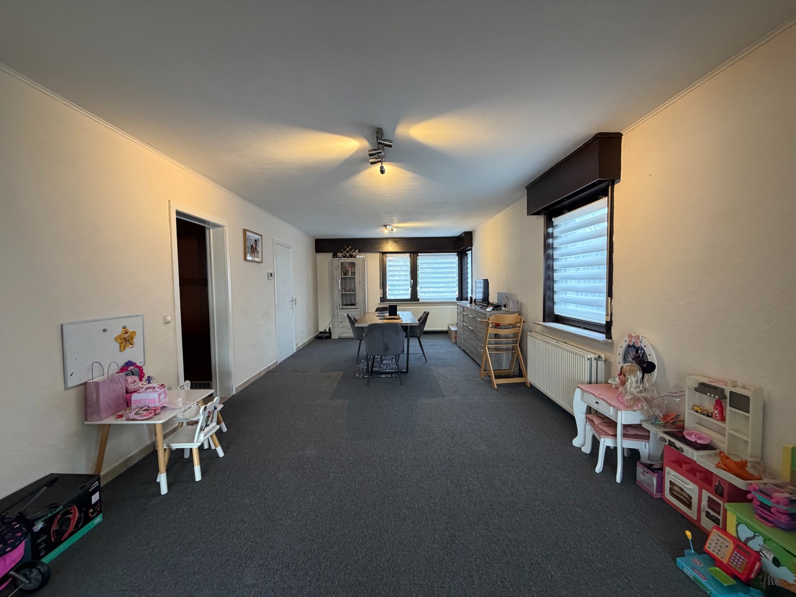 Ruime gezinswoning met 3 slaapkamers, grote tuin en garage - photo 3