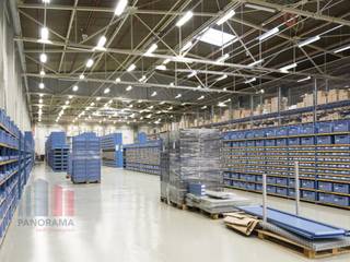 Logistiek bedrijfsgebouw bestaande uit een magazijn (12.317 m²) in combinatie met kantoren (1.151 m²) te huur in Zele. Uitstekend gelegen in...