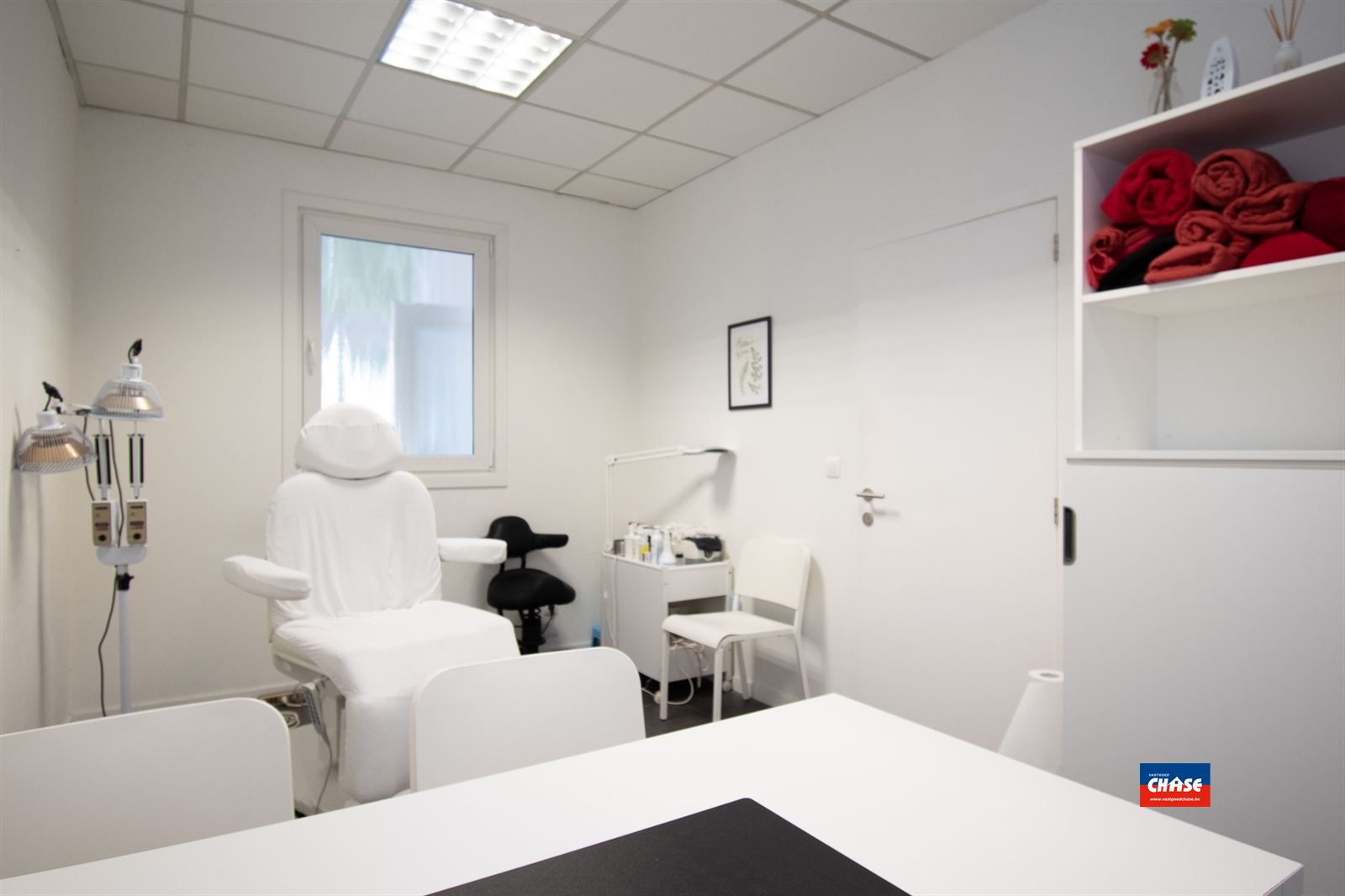 Immeuble avec 3 cabinets et un appartement en duplex - photo 3