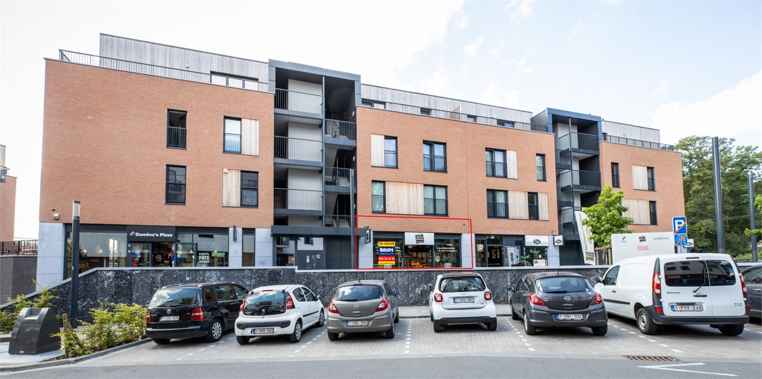 Commercial for rent in Court-Saint-Etienne - photo 1