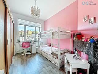 Info: bruxelles.ouest@weinvest.be of 02 315 77 22We Invest presenteert u exclusief dit opbrengstpand bestaande uit 3 wooneenheden en een aangrenzende...