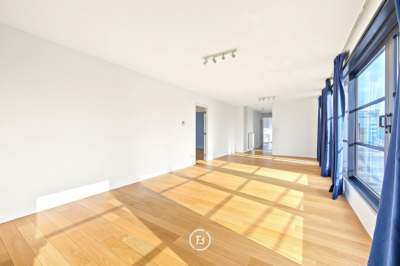 Penthouse près de Châtelain - photo 4