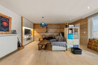 Dit appartement bevindt zich in het bruisende stadscentrum van Roeselare. Het eigendom is centraal gelegen en vlot bereikbaar. Diverse...