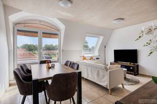 Ben je op zoek naar een knus appartement met een ideale ligging? Dan is dit instapklare 1-slaapkamerappartement, gebouwd in 2006, misschien...