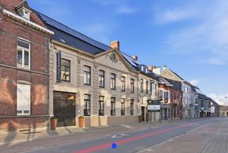 Historisch herenhuis in het centrum van Ingelmunster, op slechts 50 meter van de markt.Momenteel ingericht als restaurant, maar dankzij de centrale...