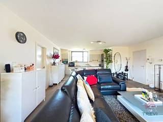 JETTE – Op 600 m van de Place du Miroir, vlak bij winkels en het openbaar vervoer, appartement van ± 108 m² op de 3e verdieping van een gebouw...