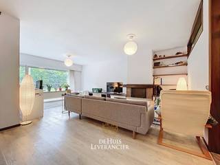 Welkom in de Marcel Auburtinlaan, een rustige en groene oase midden in het bruisende Berchem. Dit ruime appartement met zicht op het Brilschanspark...