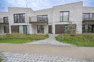 Deze energiezuinige BEN-woning met geïntegreerde geothermie (verwarming én koeling) bevindt zich in een rustige, autovrije en groene wijk. De...