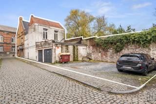 Goedgelegen broodjeszaak met mooie cijfers, te renoveren appartement, 2 garages + berging + 3 parkeerplaatsen.Overname aandelen.Ideaal voor...