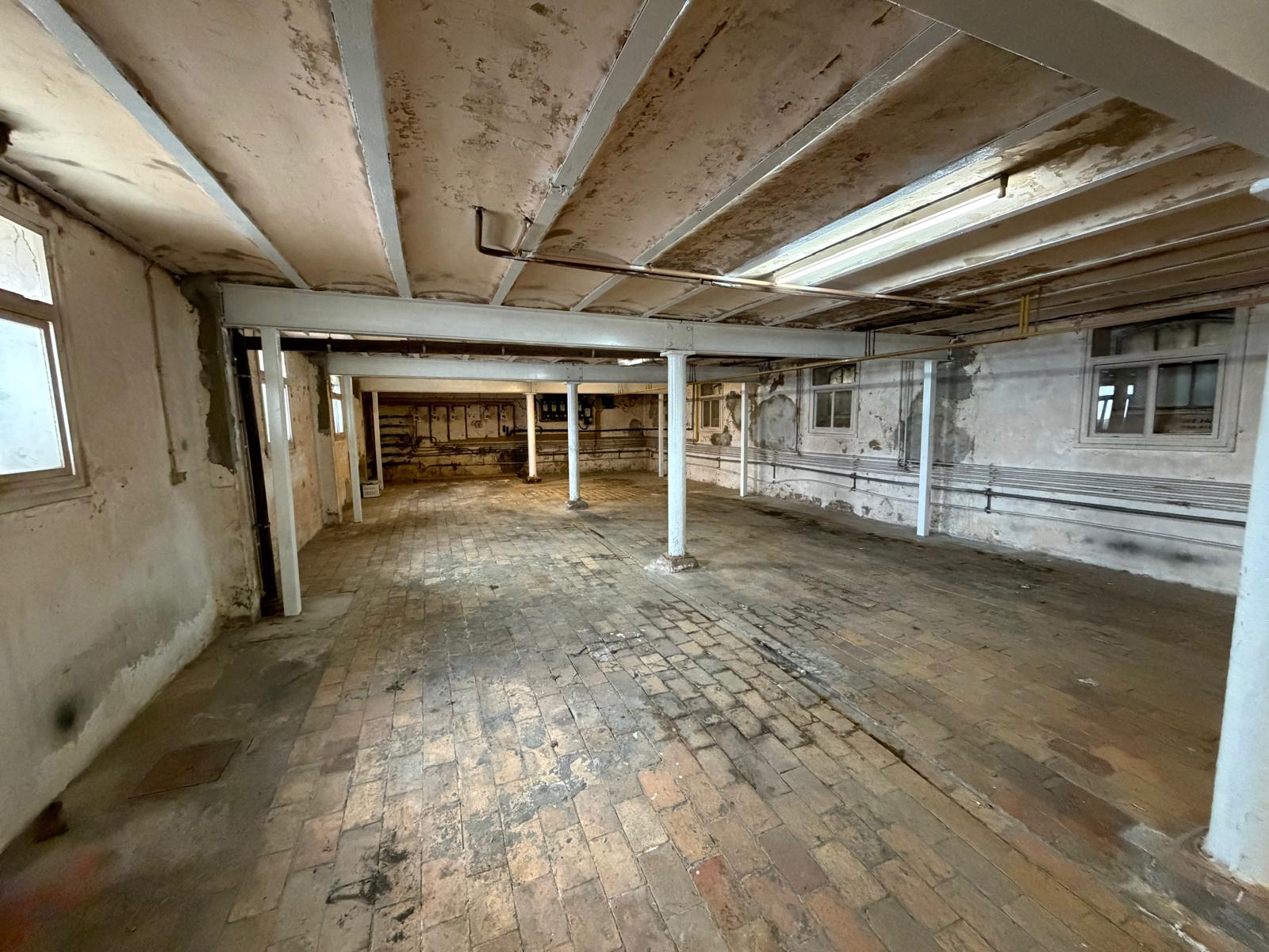 Magazijn/ 4 staanplaatsen te koop van 132m² - foto 5