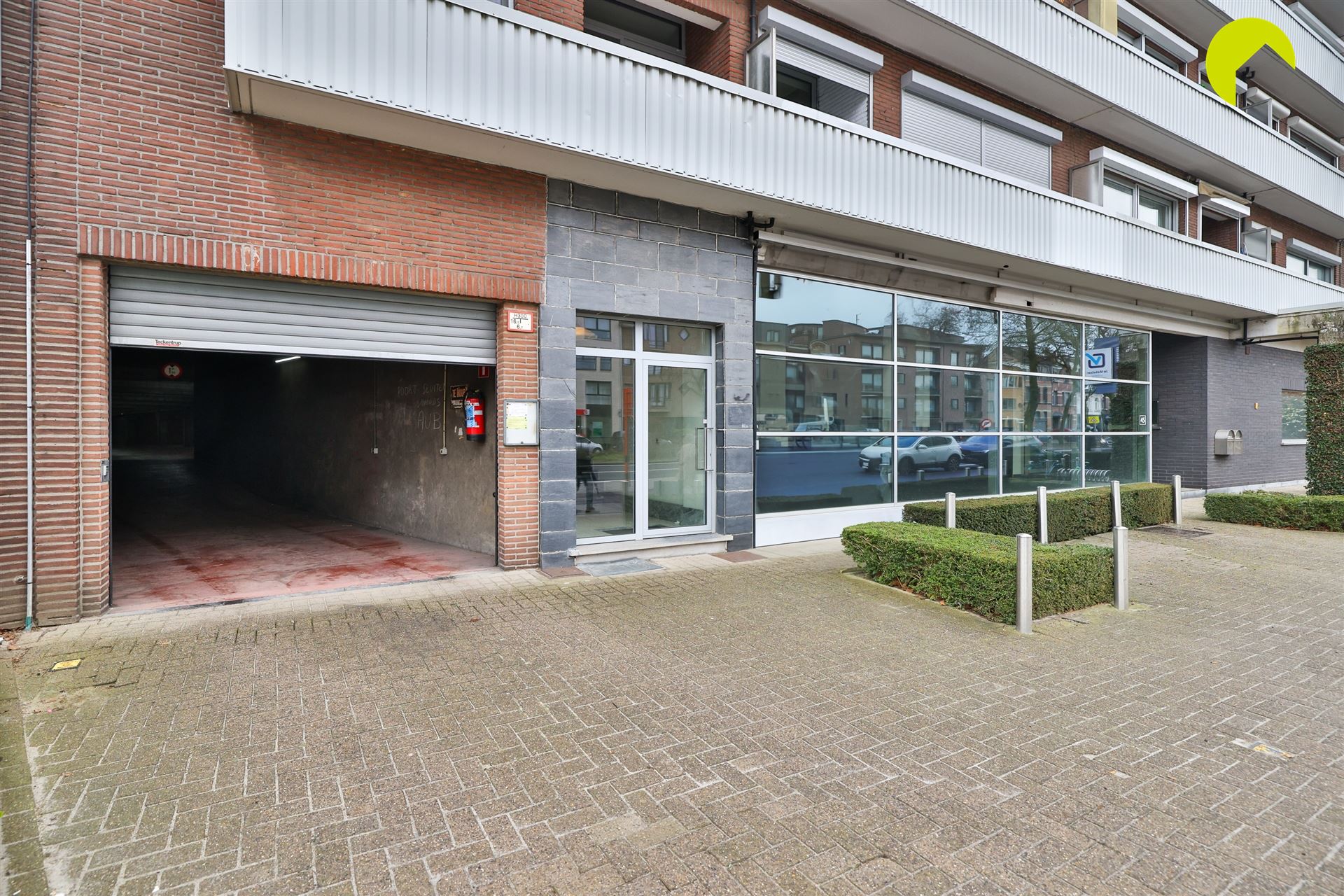 Commercieel gelijkvloers met appartement op A-locatie - foto 5