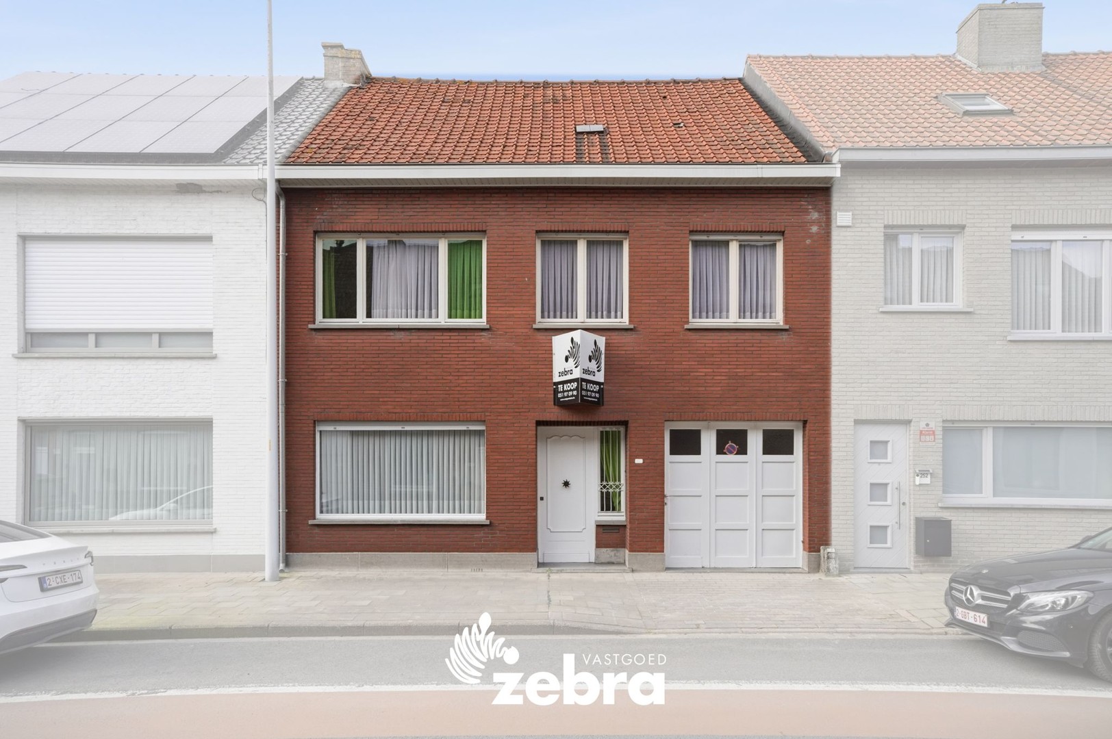 Te renoveren woning op ruim perceel in Eernegem! - foto 4