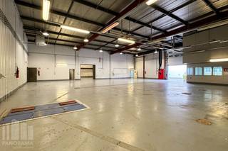 Bedrijfsgebouw met <strong> van 158 m² tot 2.332 m² kantoorruimte</strong> (opslag eveens mogelijk).<br />Gelegen in Satenrozen, uitstekend bereikbaar via de E19, op 20 min van Antwerpen en 30 min van Brussel.<br /><br />De kantoorruimtes zijn afgewerkt met tegels en tapijt voor extra comfort.<br /><br />Mogelijkheid tot opslag van 1.316 m² tot 11.730 m², met vrije hoogte van 4 m tot 8 m en een vloerbelasting tot 5 ton/m², ideaal voor opslag en zwaar materieel. Voor een vlotte logistiek zijn sectionaalpoorten en laad- en loskaden aanwezig.<br /><br />Het pand beschikt over ruime parkeermogelijkheden, inclusief laadpunten voor elektrische voertuigen, en catering- en cafetariafaciliteiten voor het personeel.<br /><br />Contacteer<strong> PANORAMA B2B</strong> voor bijkomende informatie, plannen of een vrijblijvend plaatsbezoek <strong>0477 07 30 30.</strong>