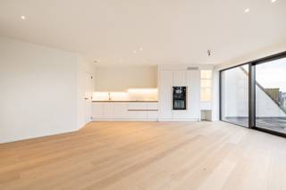 Découvrez ce nouvel appartement lumineux et élégant de deux chambres, situé dans la résidence récente et raffinée « Maurice ». L'appartement se...