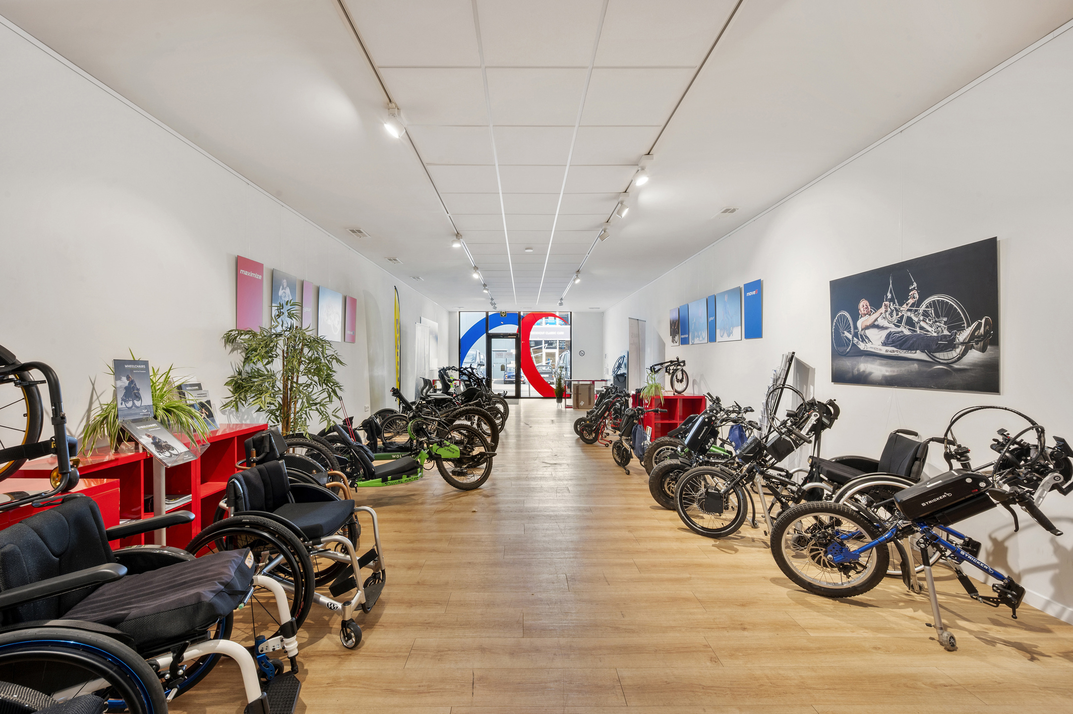 Recent bedrijfsgebouw: showroom, atelier en burelen. - foto 5