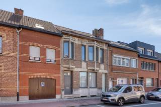 Op zoek naar een comfortabele en lichtrijke woning met een praktische indeling?Deze woning met een bewoonbare oppervlakte van 242 m² heeft alles in...