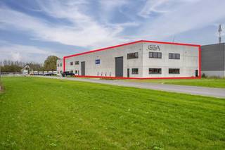 Op een gunstige locatie in Zulte, vlakbij de E17, bieden wij dit functionele magazijn met bijhorende kantoorruimte aan. Het pand is...