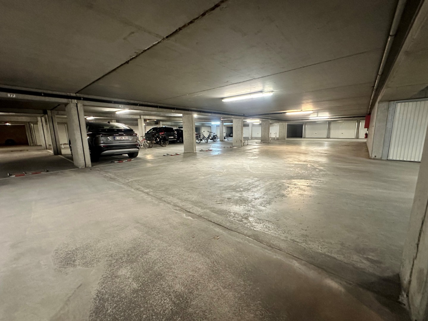 Vlot toegankelijke staanplaats op het niveau -2 op Kustlaan, nabij Minigolf het Zoute - foto 3