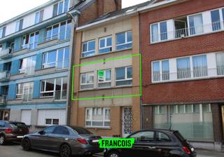 Dit gezellig en instapklaar appartement is ideaal gelegen op wandelafstand van het station en het centrum van Zottegem. Gelegen op de...