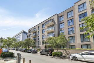 Well located near the VUB-ULB and Autoworld, just across the border with Ixelles, in Auderghem, in Avenue Ginette Javaux 5-7, beautiful...