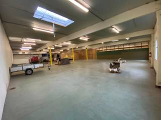 +-480 m² werkplaats met bureau te huur op industrieterrein te Houthulst. <br /><br />Exclusief onroerende voorheffing( +-€175/maand)<br /><br />Vrij in overleg (vanaf 1/10/2026)