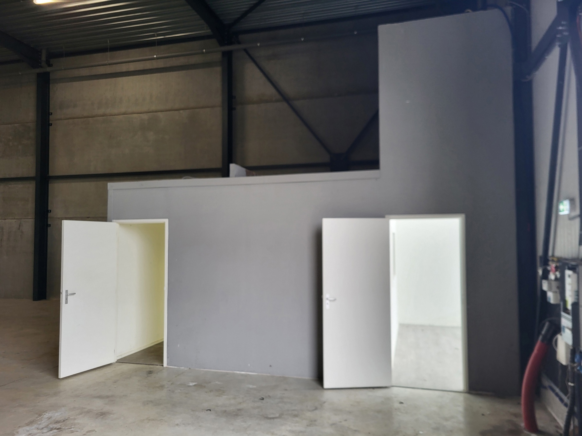 Commercial à louer à Bilzen-Hoeselt - photo 3