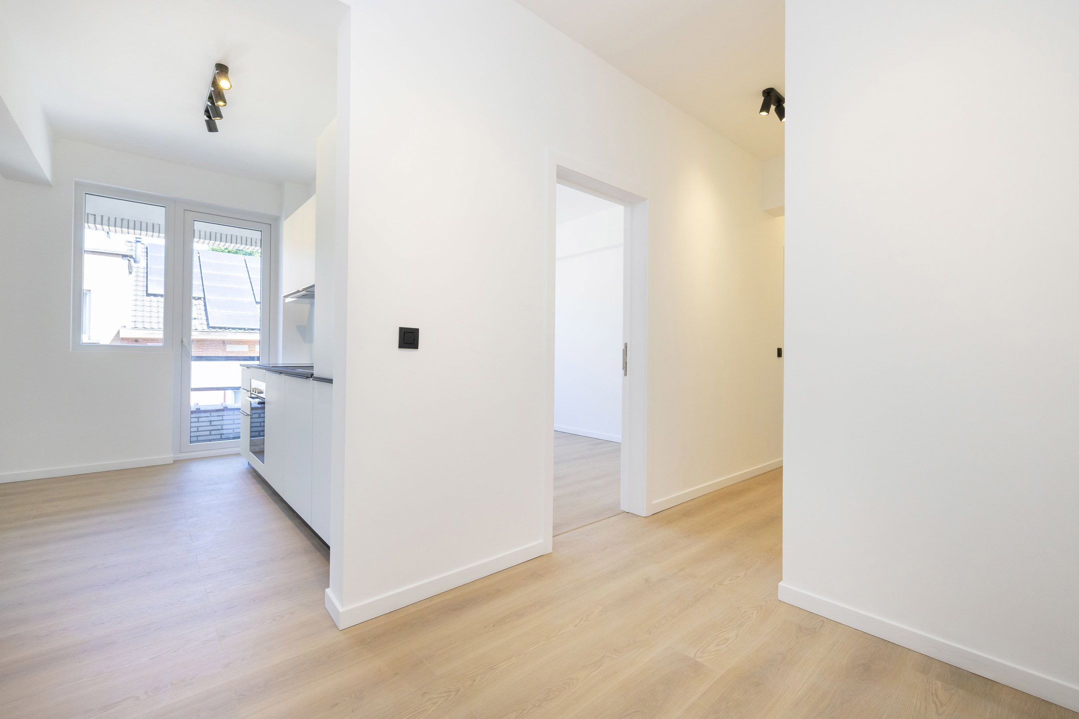 Volledig gerenoveerd appartement - EPC: B- - foto 5