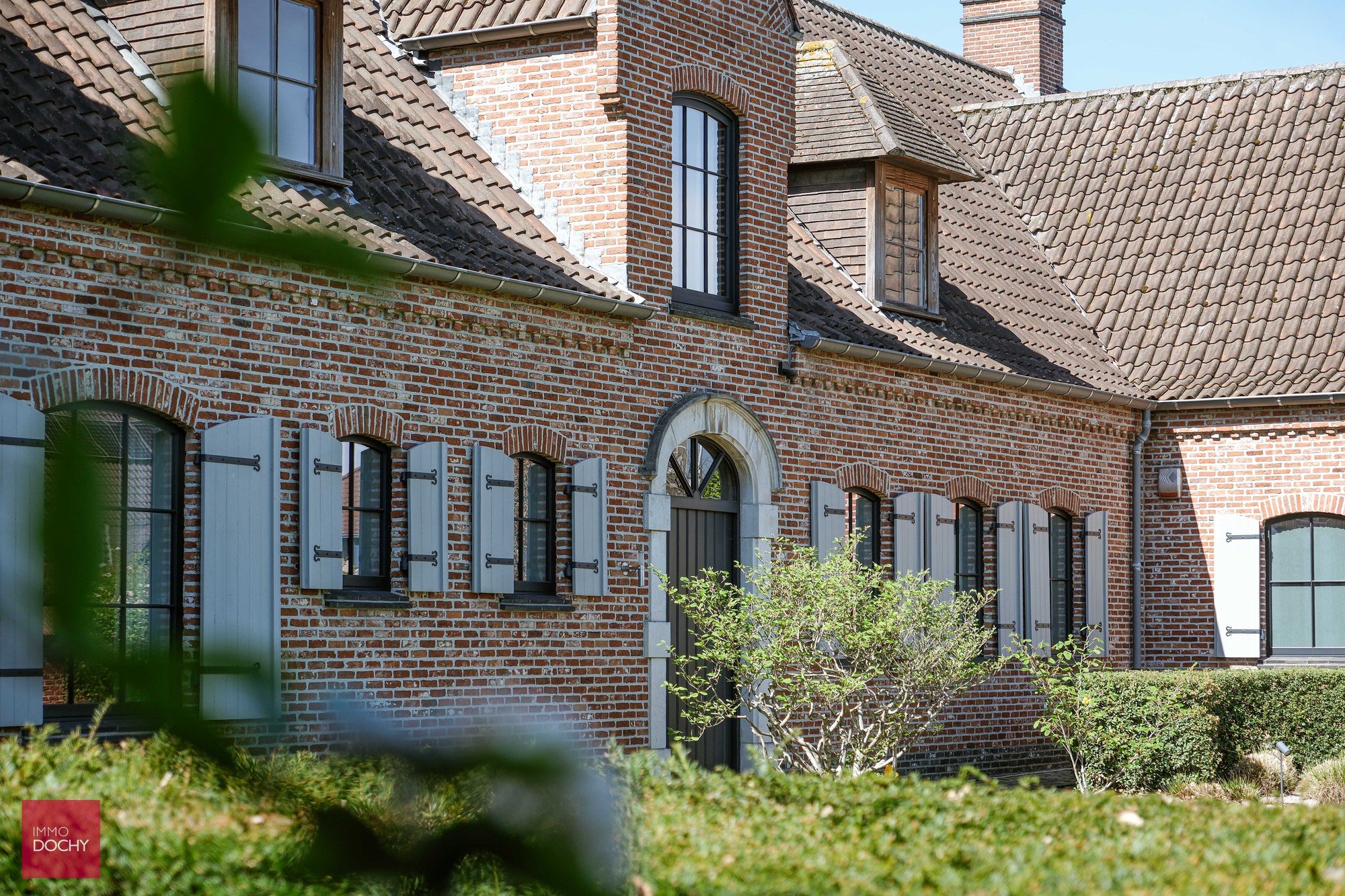 Instapklare ruime villa met grote garage en bijgebouw - foto 3