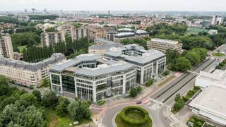 Dans cet immeuble de bureaux de qualité, un total de 654 m² d’espaces de bureaux lumineux est disponible au 5e étage.Le bâtiment est situé à...