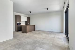 APPARTEMENT 2SLK CONFORTABLE AVEC TERRASSE DANS UN NOUVEAU QUARTIER RÉSIDENTIEL La Résidence John Martin est située dans la Tulpstraat/Klamperstraat...
