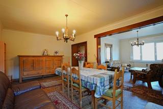 Deze solide halfopen woning bevindt zich nabij het centrum van Kalfort, dichtbij scholen, winkels en openbaar vervoer. Het pand biedt heel...